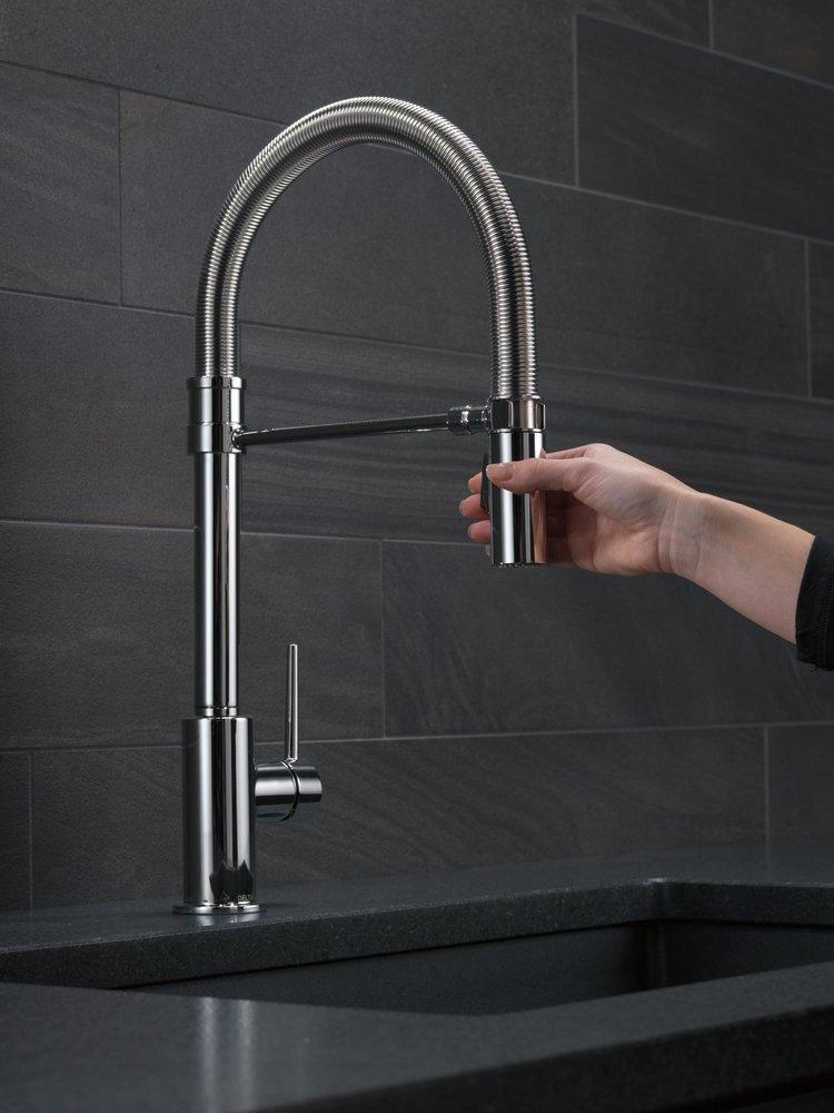 Delta Faucet Chrome Single Handle Pull Down Kitchen Faucet 