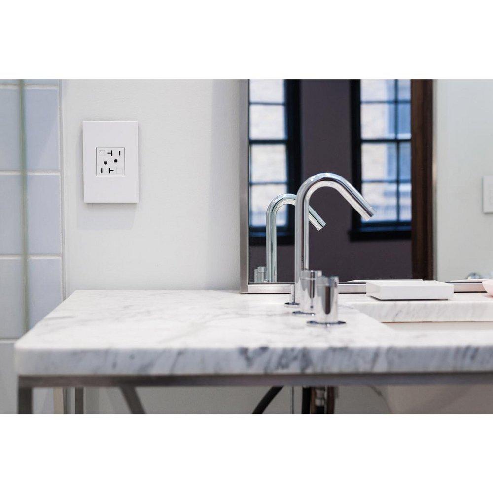 Pass & Seymour Gloss White 1-Gang Wall Plate 