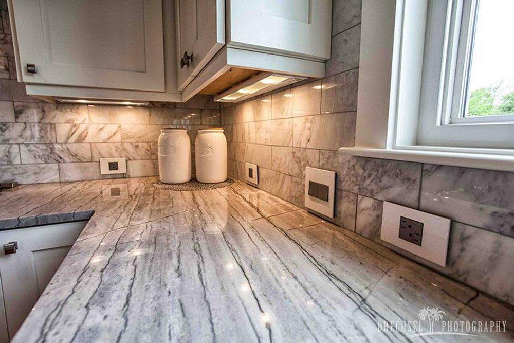 Pass & Seymour Gloss White 5-13/100 x 3-9/20 in. Plastic Wall Plate 