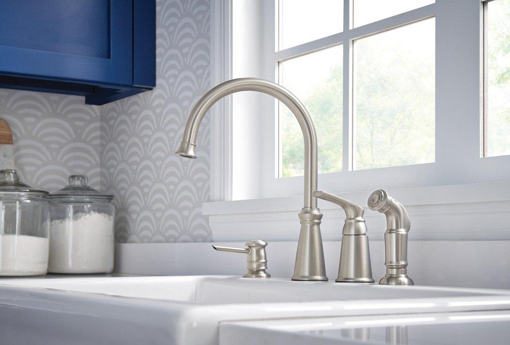 Moen Spot Resist&trade; Stainless Single Handle Kitchen Faucet 