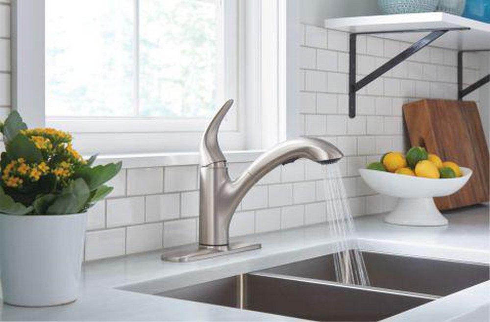 Moen Spot Resist&trade; Stainless Single Handle Pull Out Kitchen Faucet 