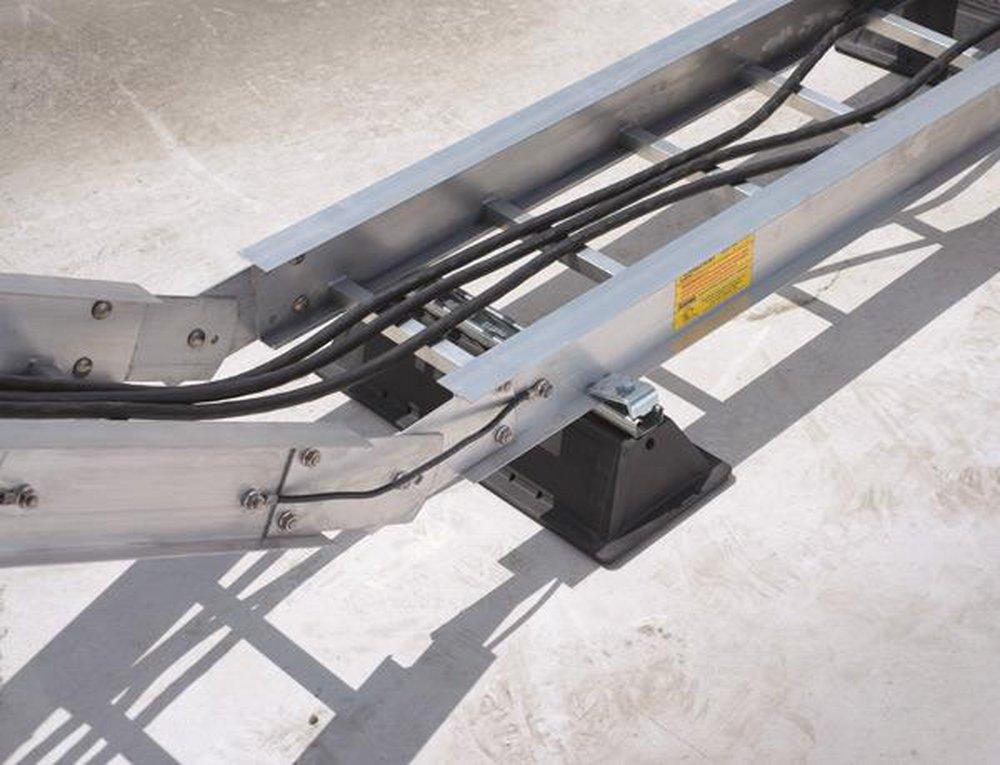 nVent CADDY Hot Dipped Galvanized Plastic and Steel Support Strut Bracket 
