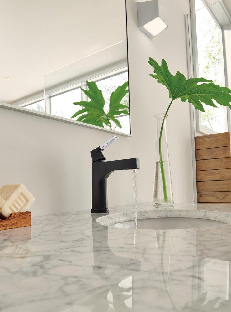 Delta Faucet Chrome Single Handle Monoblock Bathroom Sink Faucet 