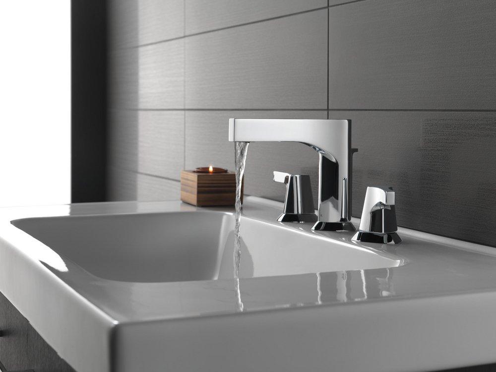Delta Faucet Chrome Two Handle Widespread Bathroom Sink Faucet with Drain Assembly 