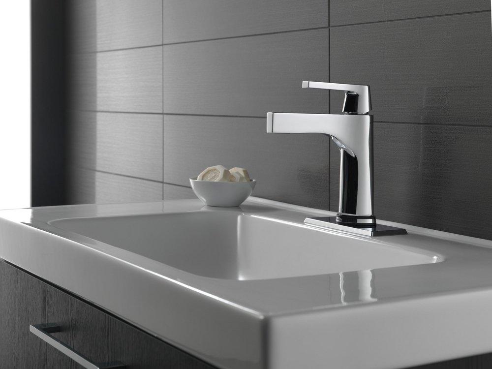 Delta Faucet Chrome Single Handle Monoblock Bathroom Sink Faucet 