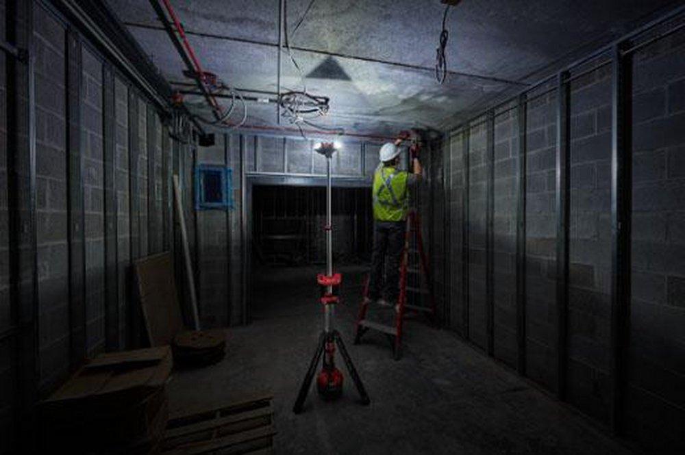 Milwaukee&reg; Black M18 ROCKET LED TOWER LIGHT/CHARGER 