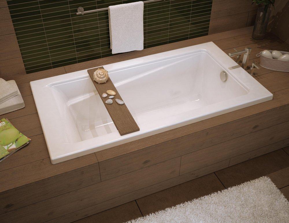 MAAX White 59-3/4 x 31-7/8 in. Soaker Alcove Bathtub with Drain in White 
