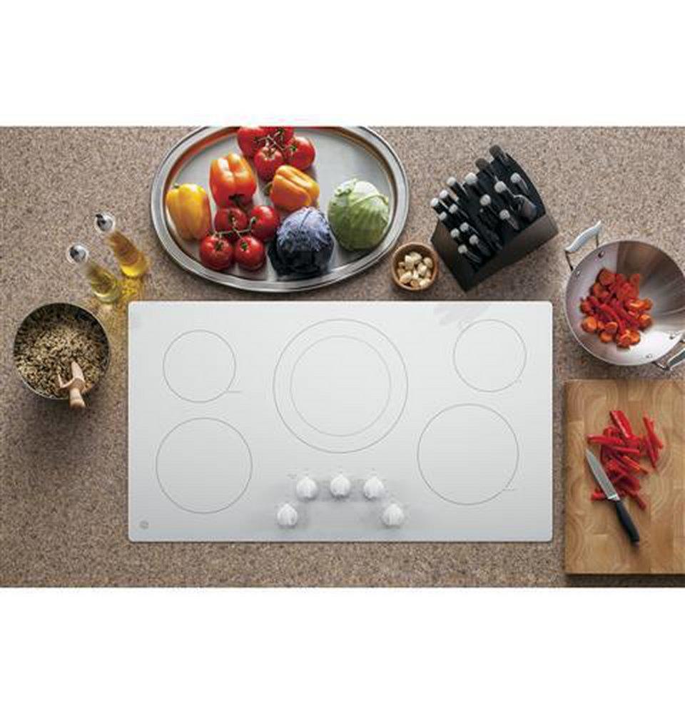 GE&reg; White 5-Burner 5-Element Smoothtop Cooktop 