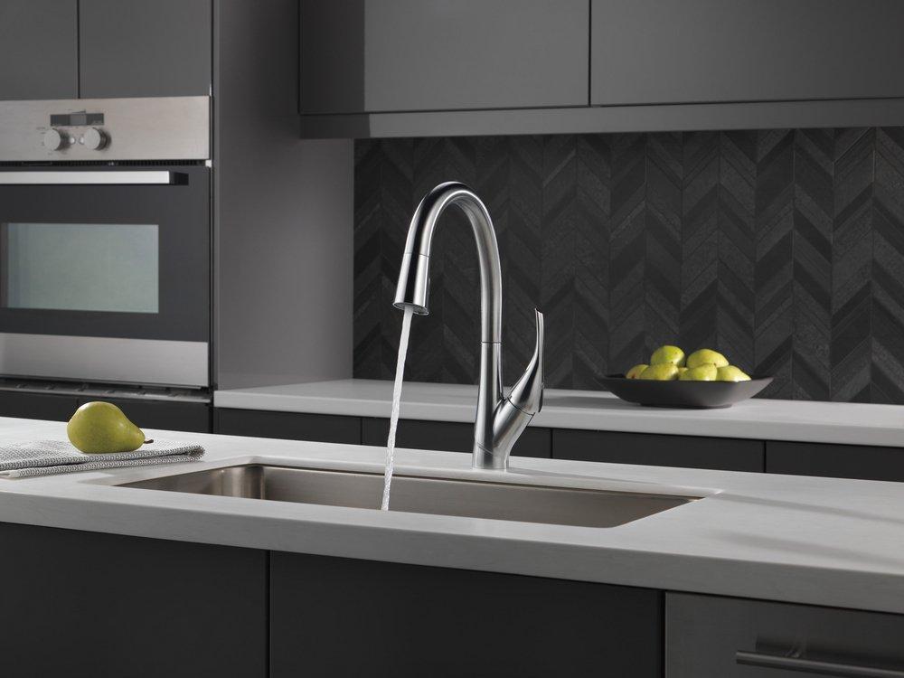 Delta Faucet Arctic Stainless Single Handle Pull Down Kitchen Faucet 