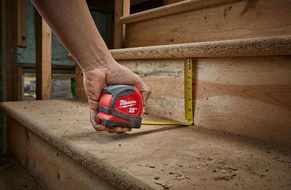 Milwaukee&reg; Silver Compact Tape Measure 