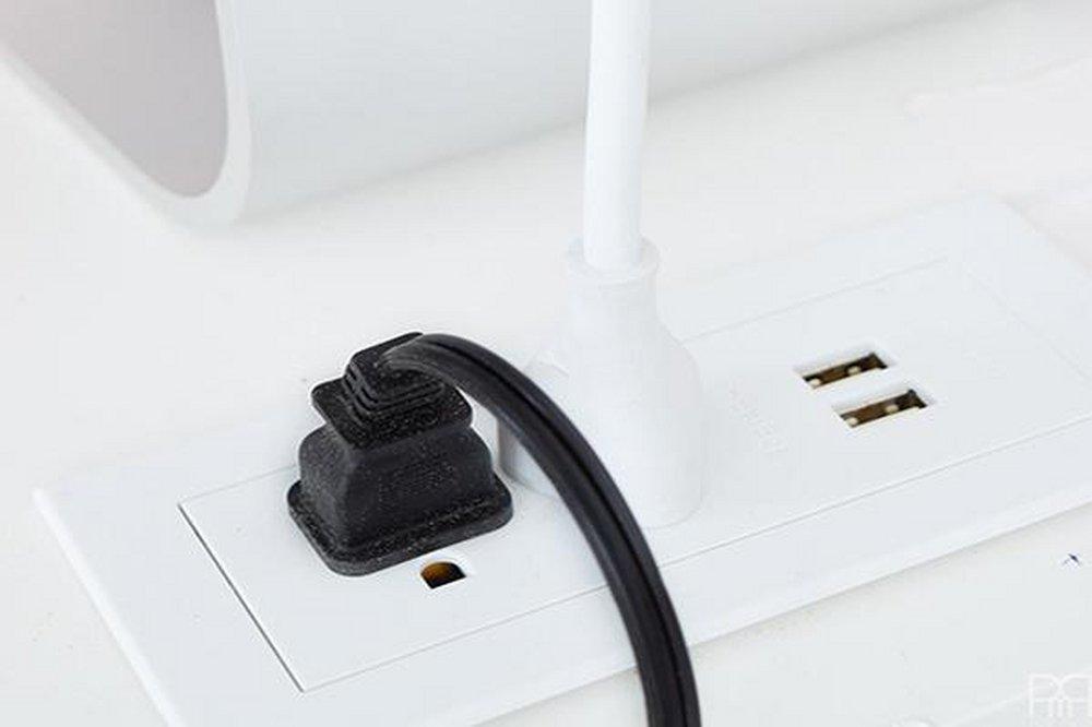 Pass & Seymour White 4-47/50 x 3-3/20 in. Plastic Wall Plate 