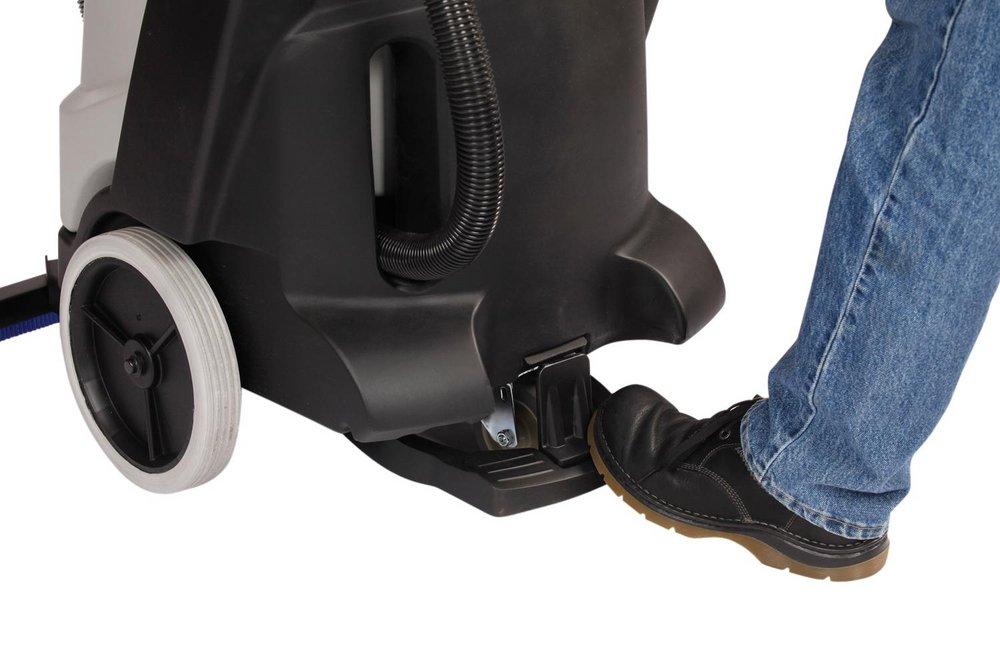 Grey ProGuard 15 gln Wet/Dry Vacuum With Front Mount Squeegee (#107359) 