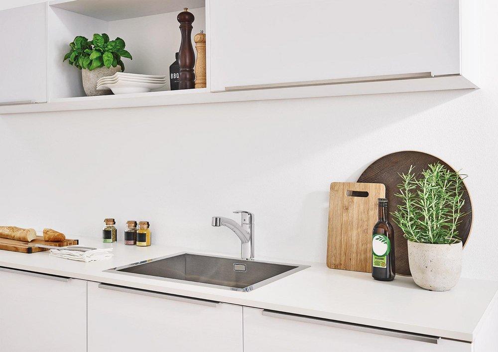 GROHE StarLight Chrome Single Handle Pull Out Kitchen Faucet 