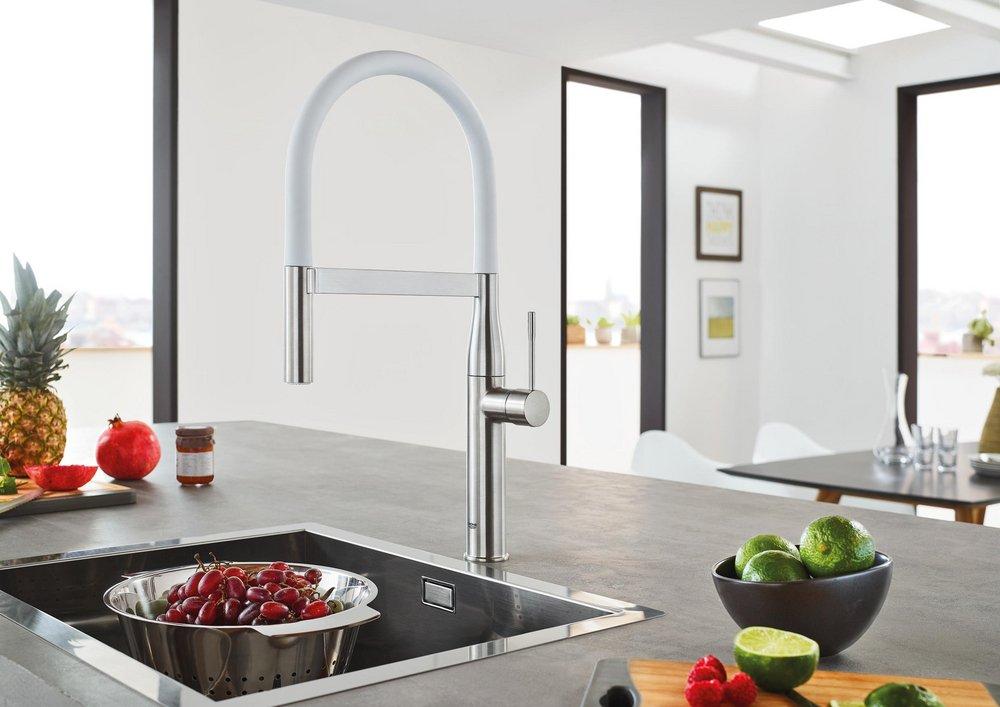 GROHE StarLight Chrome Single Handle Pull Out Kitchen Faucet 