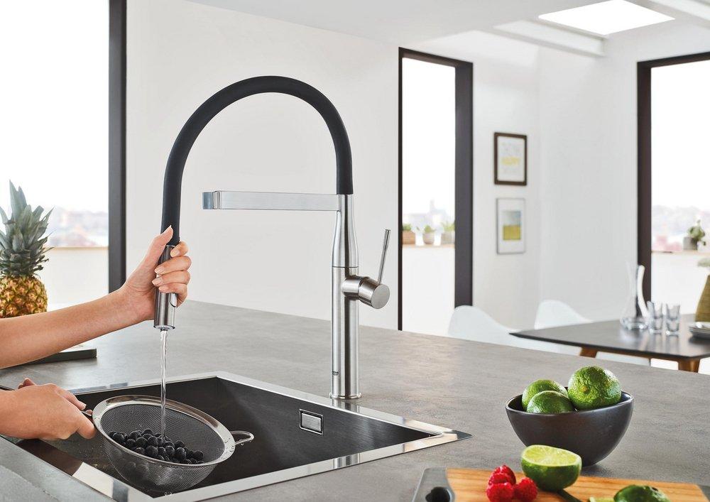 GROHE StarLight Chrome Single Handle Pull Out Kitchen Faucet 