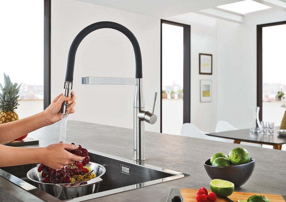 GROHE StarLight Chrome Single Handle Pull Out Kitchen Faucet 