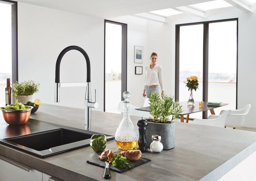 GROHE StarLight Chrome Single Handle Pull Out Kitchen Faucet 