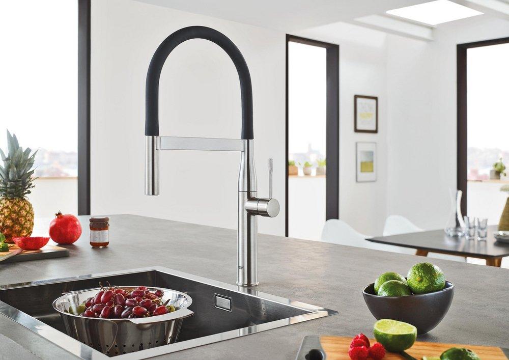 GROHE StarLight Chrome Single Handle Pull Out Kitchen Faucet 