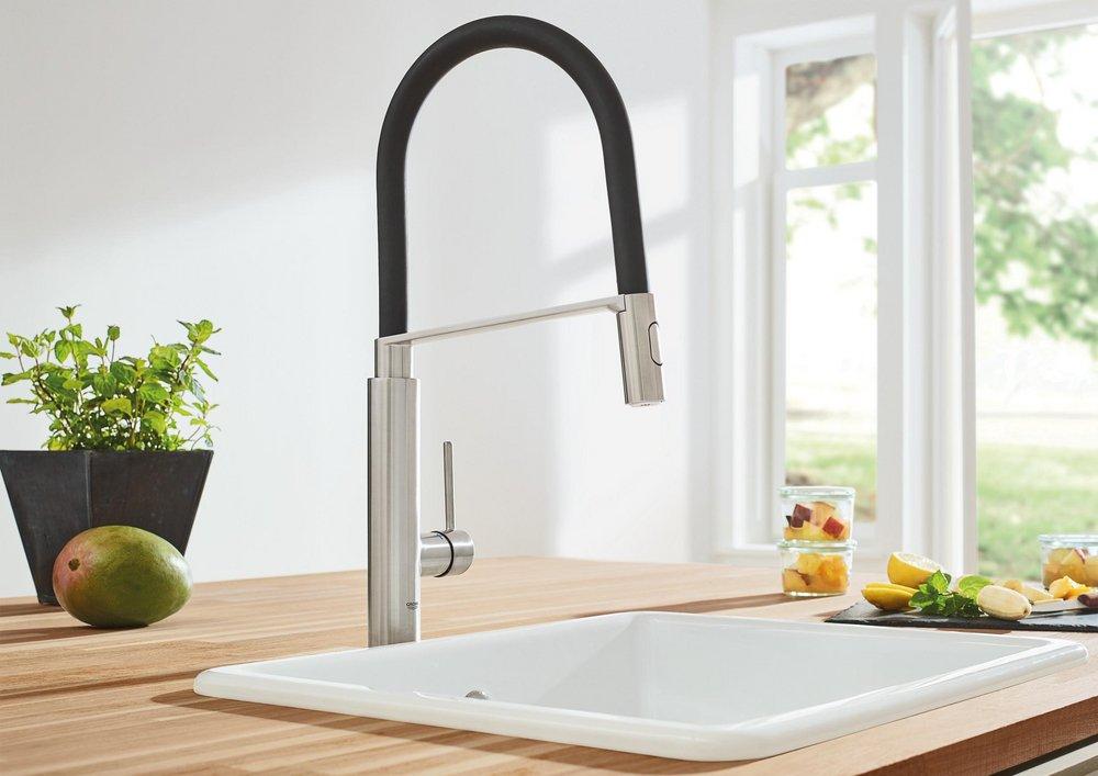 GROHE SuperSteel Infinity&trade; Single Handle Pull Out Kitchen Faucet 