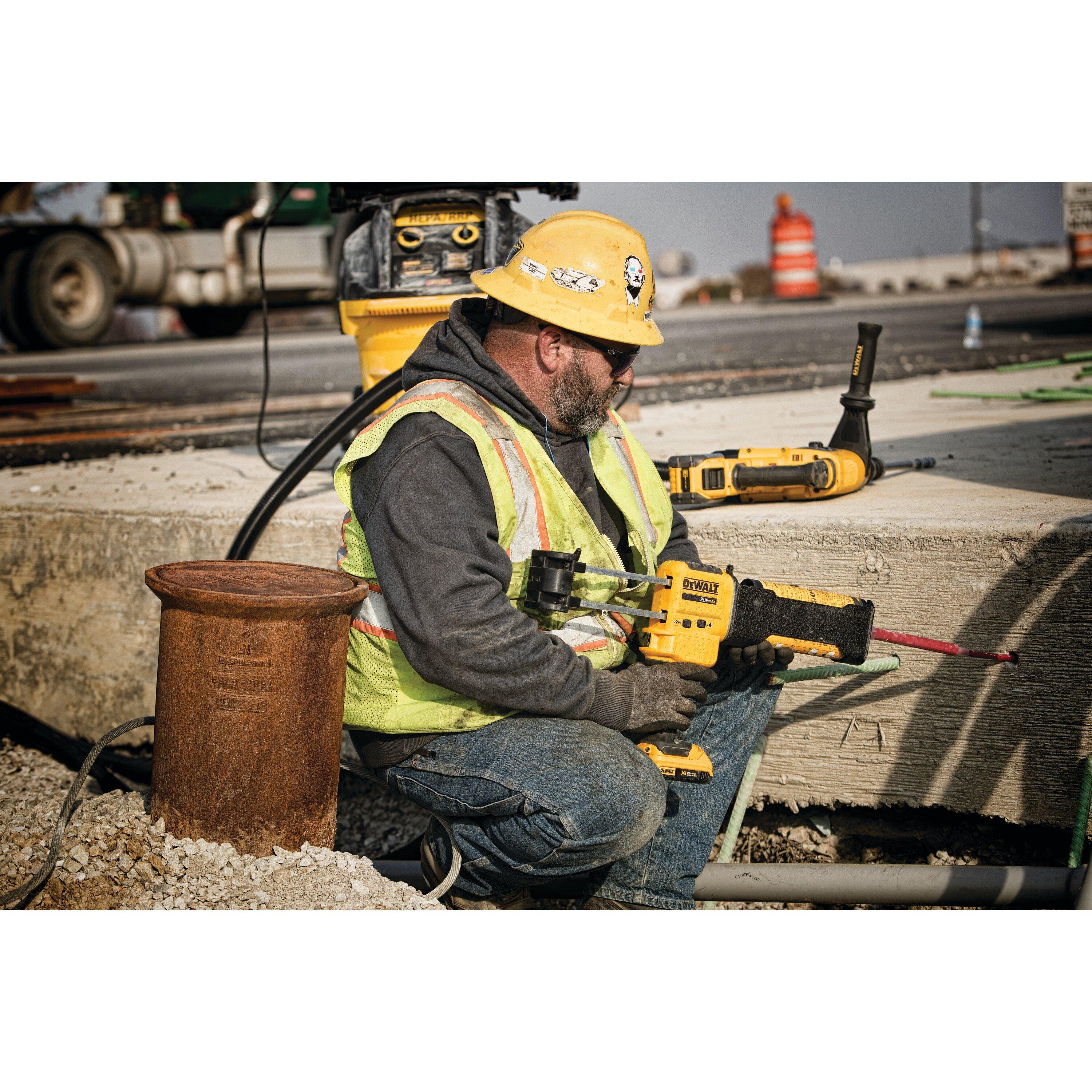 DEWALT Yellow 1-9/16 in. Cordless Combination Hammer 