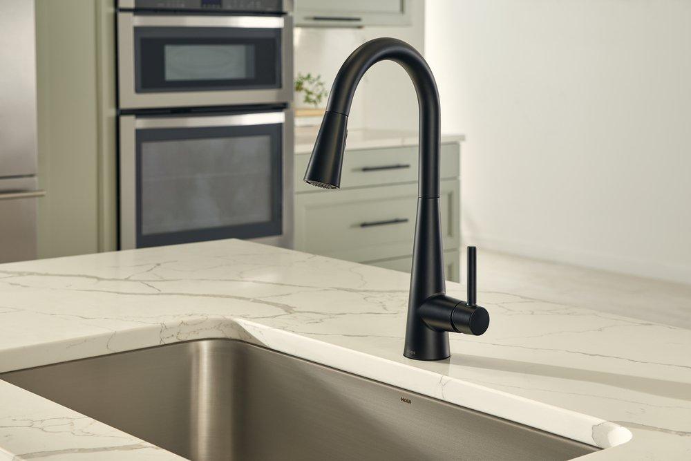 Moen Matte Black Single Handle Pull Down Kitchen Faucet with Power Clean and Reflex Technology 