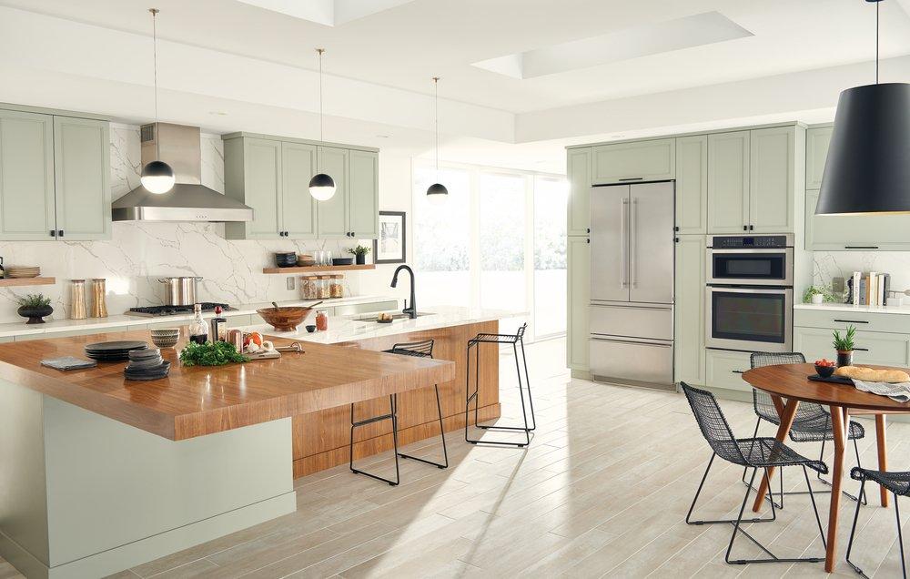 Moen Matte Black Single Handle Pull Down Kitchen Faucet with Power Clean and Reflex Technology 