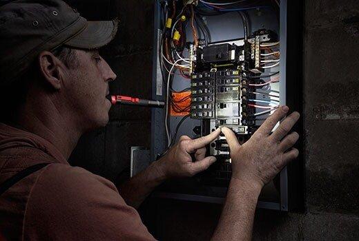 Milwaukee&reg; Black Aluminum LED Flashlight 
