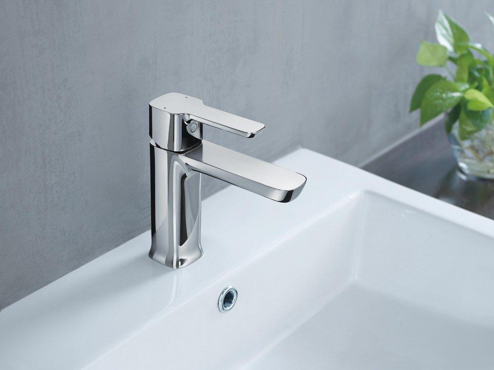 Delta Faucet Chrome Single Handle Vessel Filler Bathroom Sink Faucet 