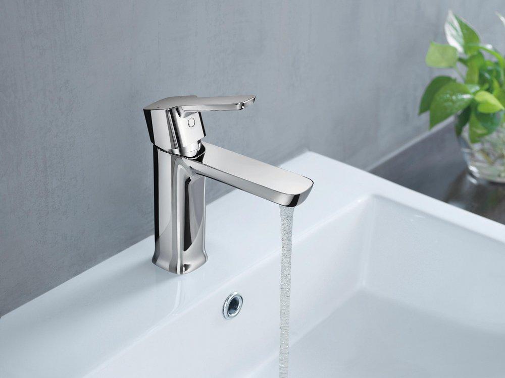 Delta Faucet Chrome Single Handle Monoblock Bathroom Sink Faucet 