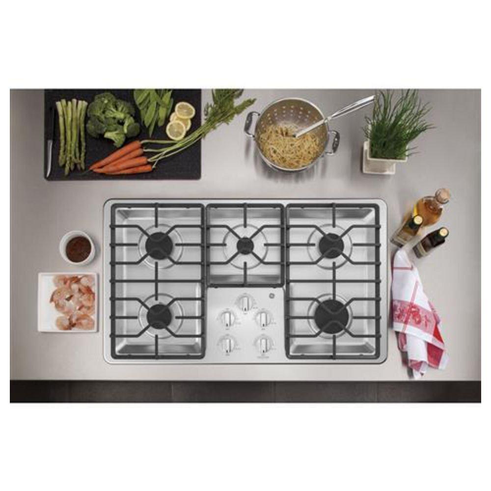 GE&reg; Stainless Steel 5-Burner 15000 BTU Sealed Electric and Gas Cooktop 
