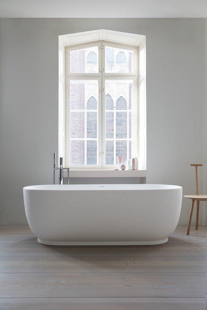 Duravit White 70-7/8 x 33-1/2 in. Freestanding Bathtub 