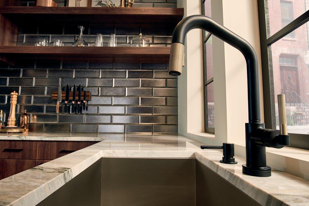 Brizo Matte Black/Luxe Gold Single Handle Pull Down Angled Spout Touch Activated Kitchen Faucet with Two-Function Spray, Magnetic Docking and SmartTouch Technology 