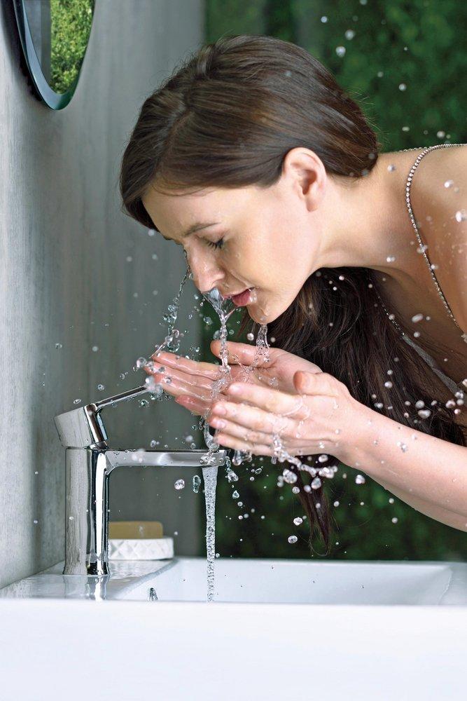 Delta Faucet Chrome Deck Mount Bathroom Sink Faucet with Single Lever Handle 