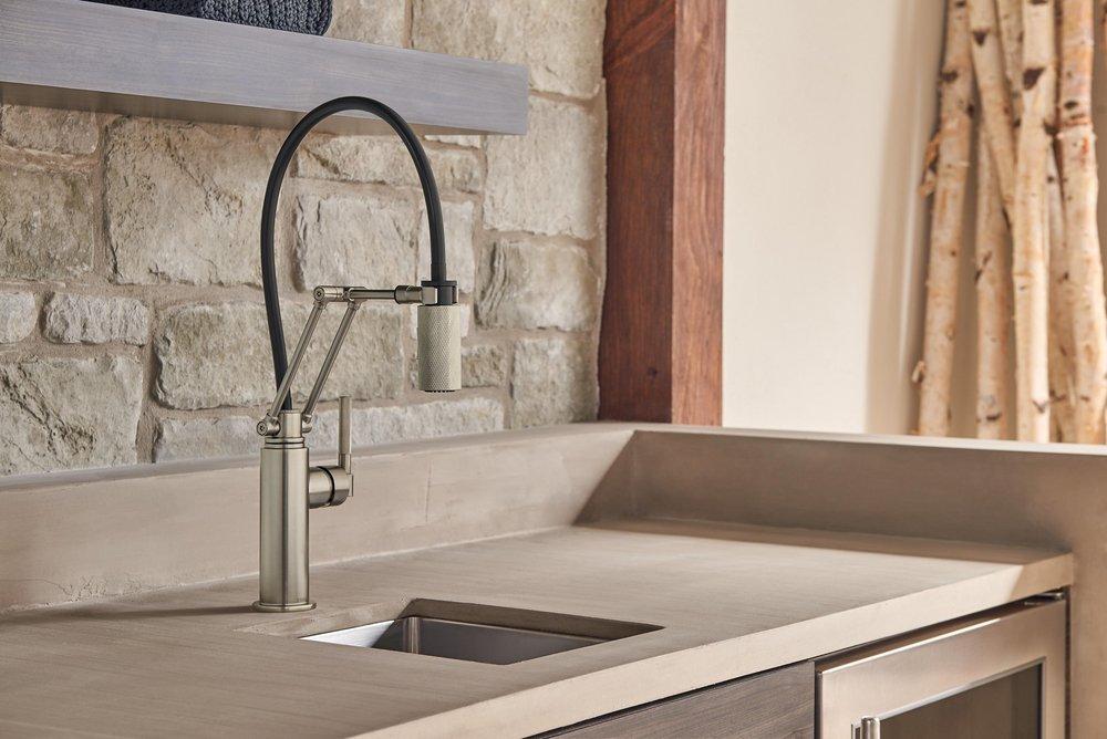 Brizo Brilliance&reg; Stainless Single Handle Pull Down Kitchen Faucet 