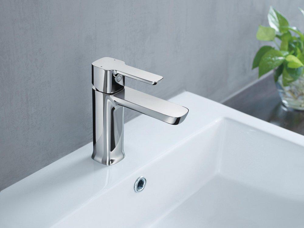 Delta Faucet Chrome Single Handle Monoblock Bathroom Sink Faucet 