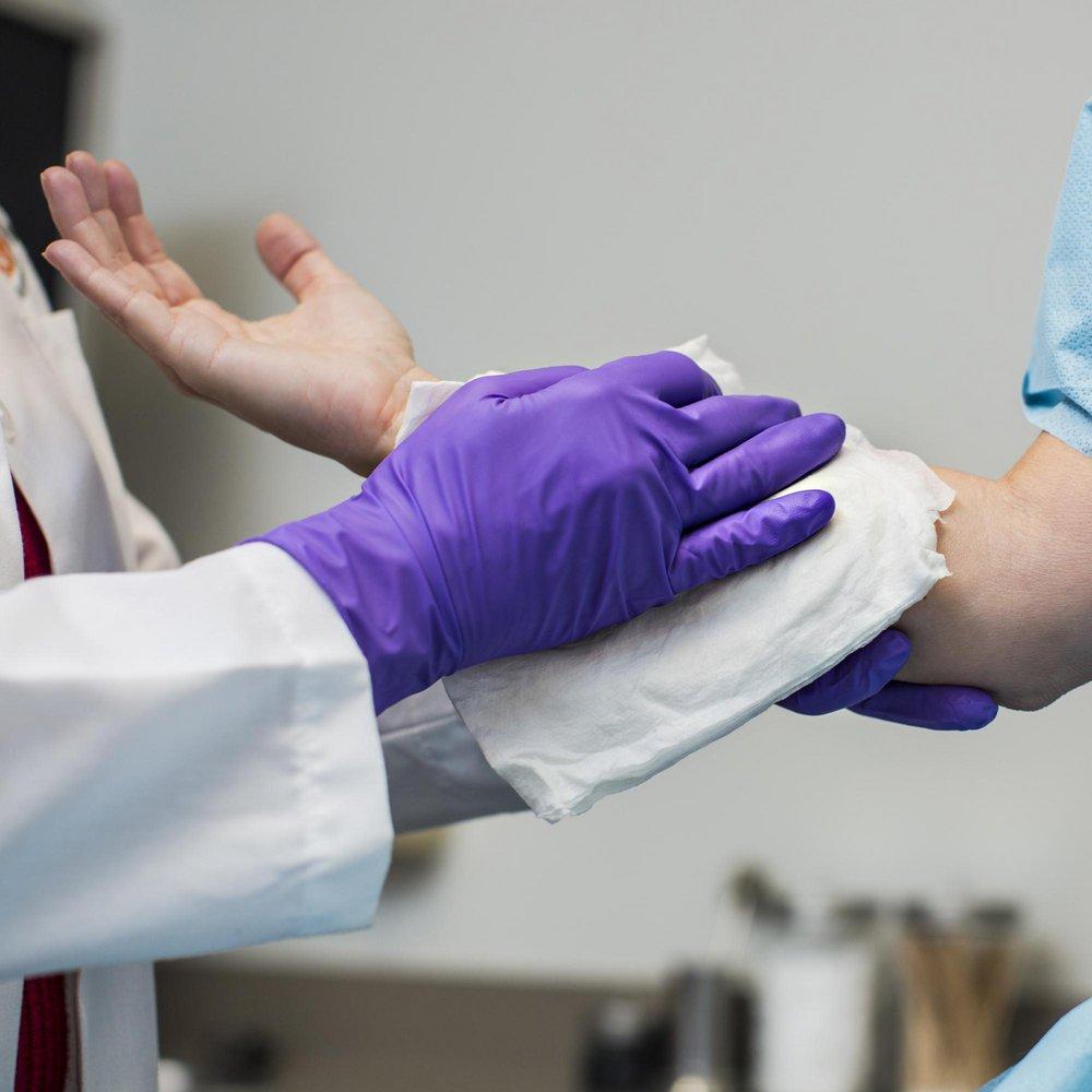 Kimberly Clark Purple Nitrile Gloves in Purple 