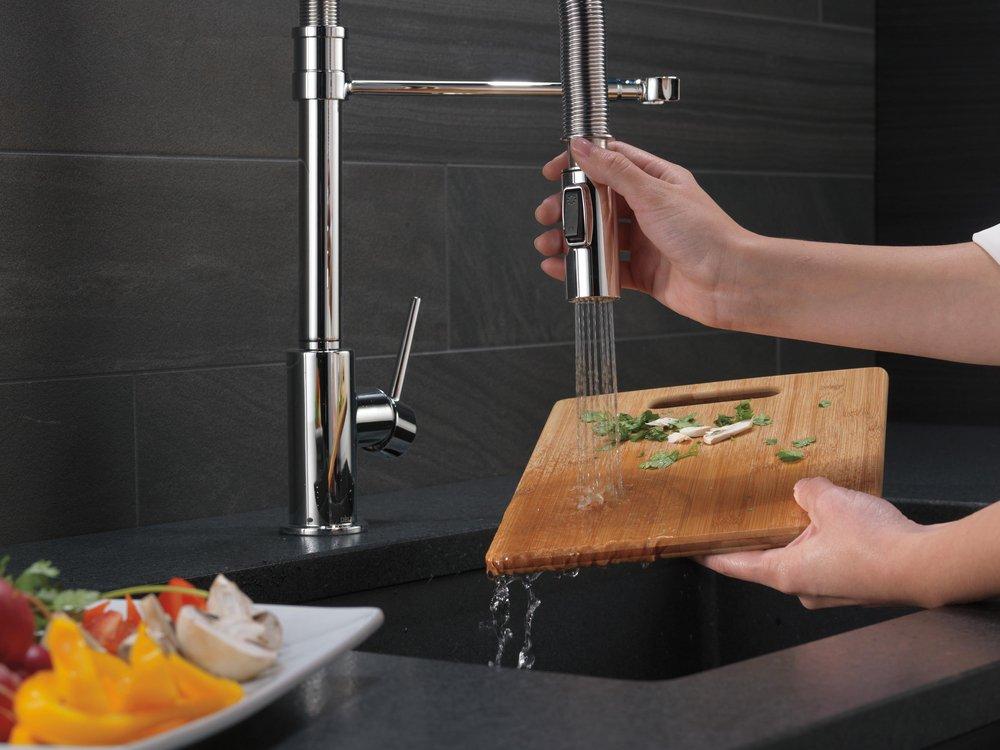 Delta Faucet Black Stainless Single Handle Pull Down Kitchen Faucet 
