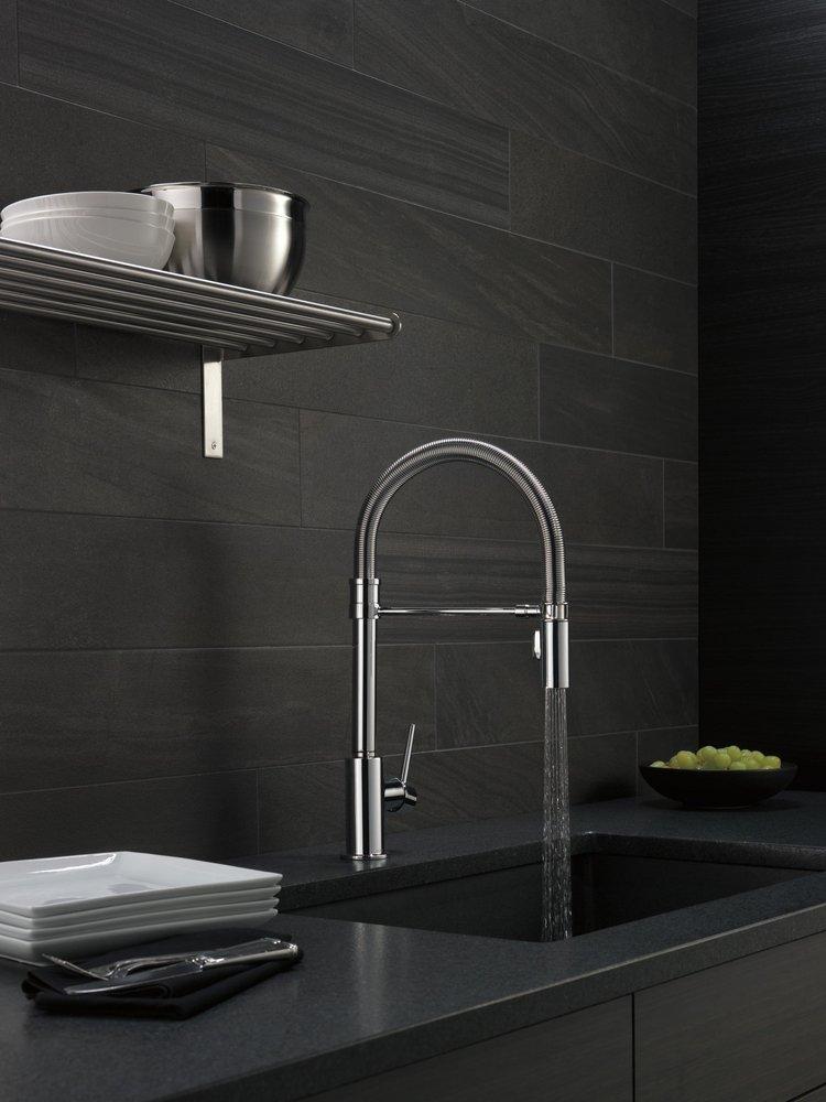 Delta Faucet Black Stainless Single Handle Pull Down Kitchen Faucet 