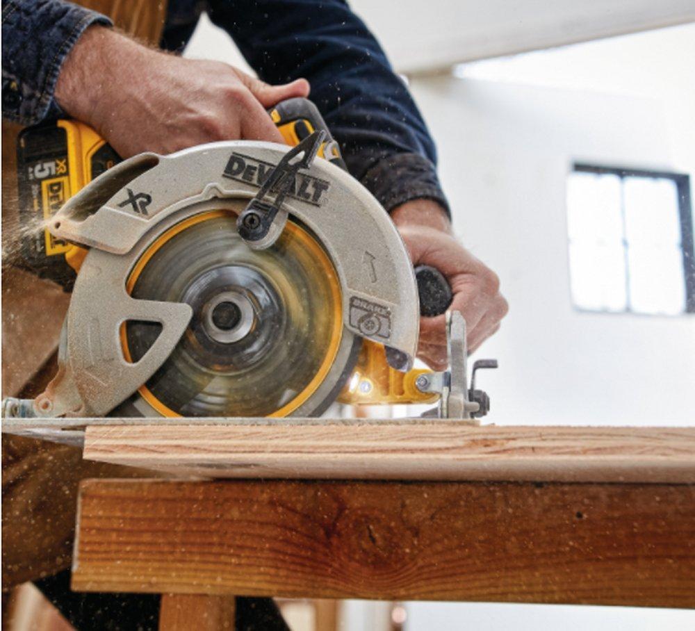 DEWALT 20V Cordless Circular Saw Tool Only 