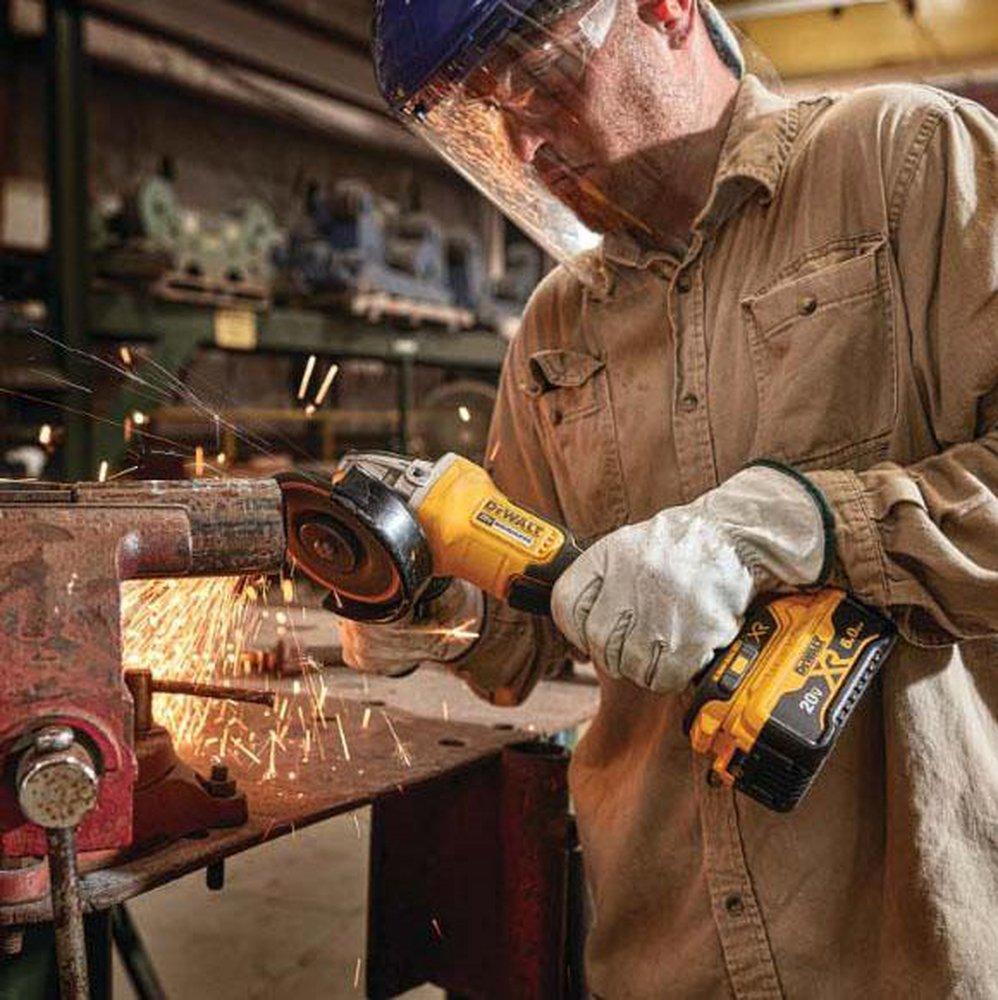 DEWALT Yellow/Black 20V MAX BRUSHLESS CUT OFF TOOL KIT 