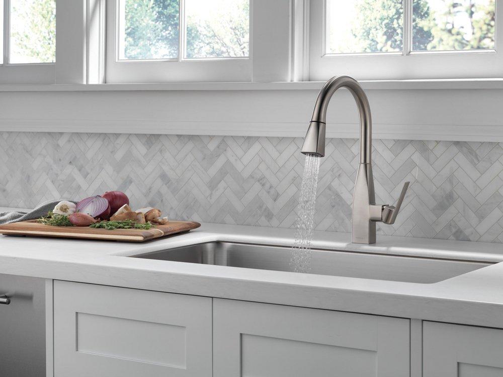 Peerless&reg; Brilliance Stainless Single Handle Pull Down Kitchen Faucet 