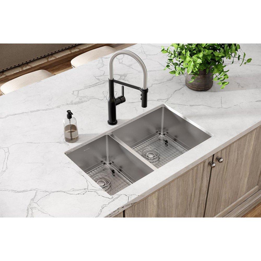 Elkay Polished Satin 31-1/2 x 18-1/2 in. No Hole Stainless Steel Double Bowl Undermount Kitchen Sink 