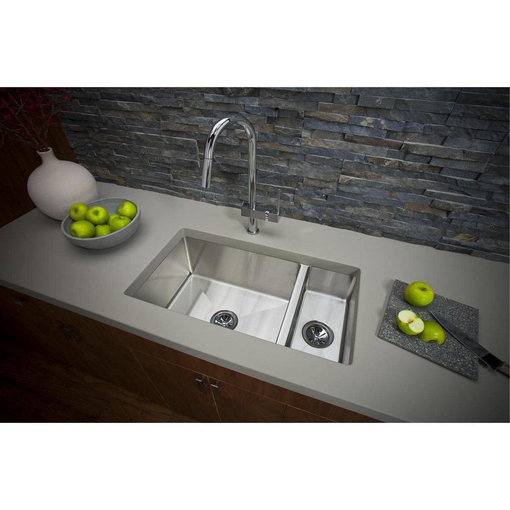 Elkay Polished Satin 32-1/4 x 18-1/4 in. No Hole Stainless Steel Double Bowl Undermount Kitchen Sink 