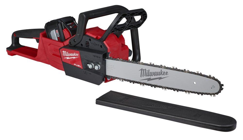 Milwaukee&reg; Red 16 in. Chainsaw Kit 