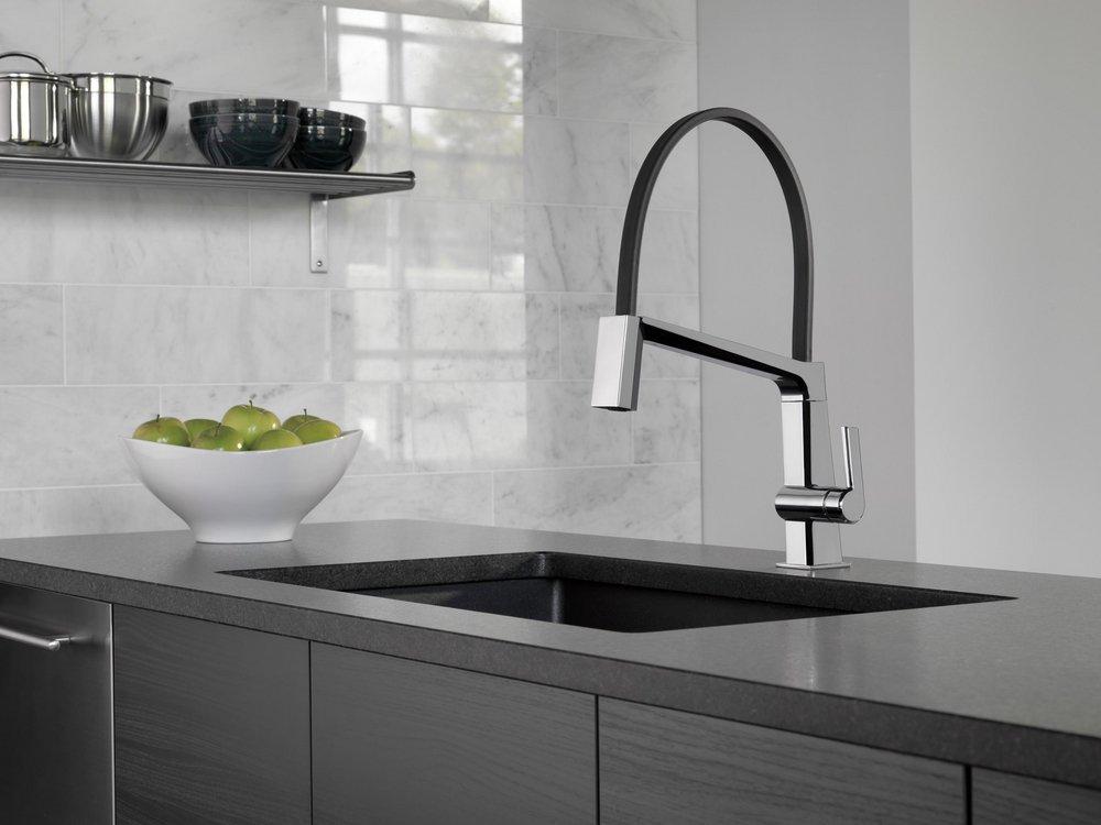Delta Faucet Chrome Single Handle Pull Down Kitchen Faucet 