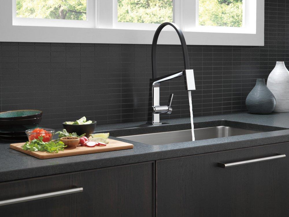 Delta Faucet Chrome Single Handle Pull Down Kitchen Faucet 