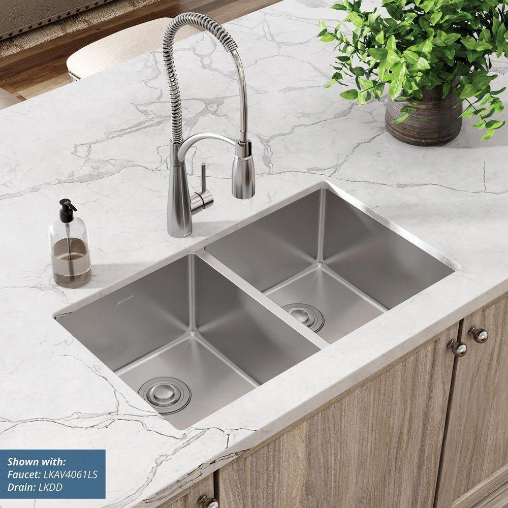 Elkay Polished Satin 31-1/2 x 18-1/2 in. No Hole Stainless Steel Double Bowl Undermount Kitchen Sink 