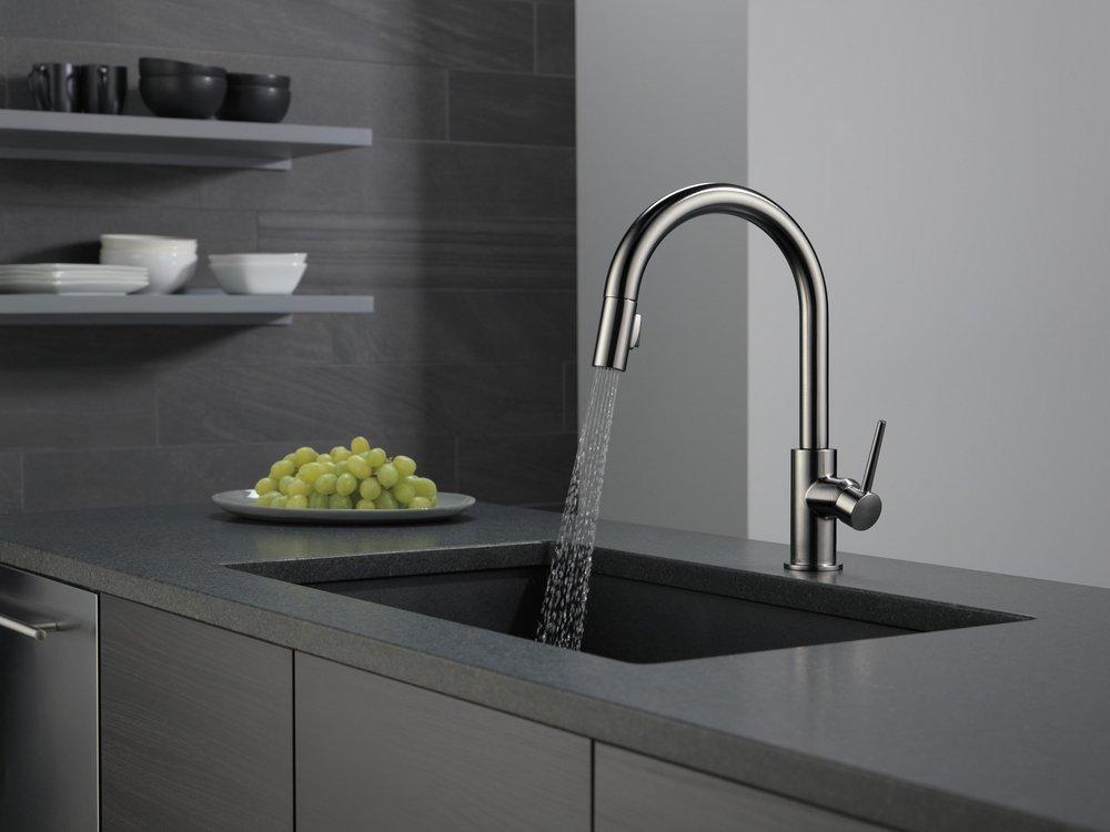Delta Faucet Black Stainless Single Handle Pull Down Kitchen Faucet 