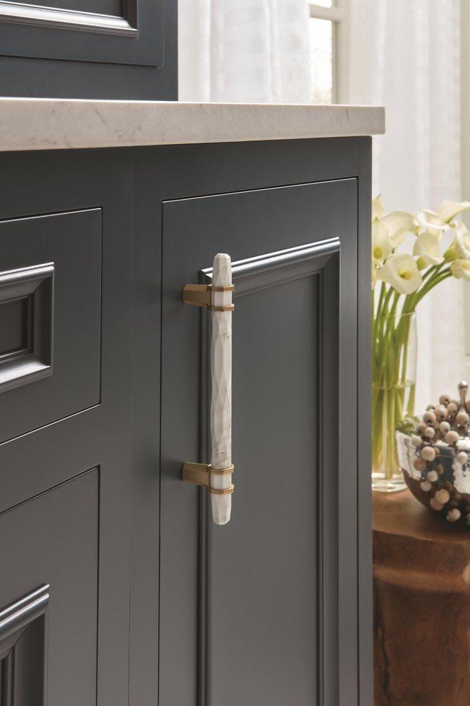 Carrione 5-1/16 in (128 mm) Center-to-Center Marble White/Golden Champagne Cabinet Pull 