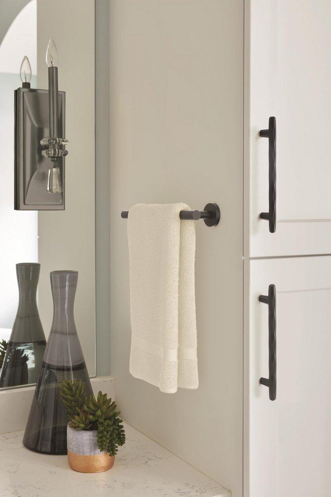 Arrondi 9 in (229 mm) Towel Bar in Matte Black 